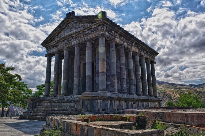 Conquering Armenia - Leaving Yerevan in a private Mercedes-Benz