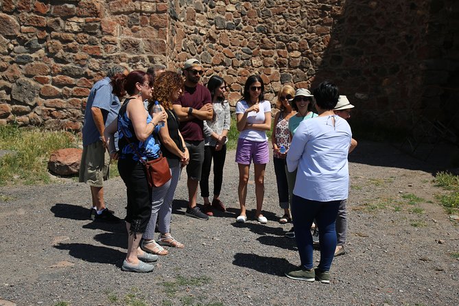 Group Tour: Gyumri (Urban Life museum, Black fortress, old town), Harichavank - Guide quality and the large-group tradeoff