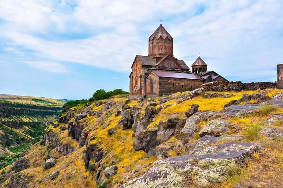 Group Tour: Hovhannavank, Saghmosavank & Chocolate House - A practical start from central Yerevan