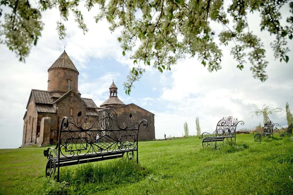 Group Tour: Hovhannavank, Saghmosavank & Chocolate House - Saghmosavank and the best gorge views