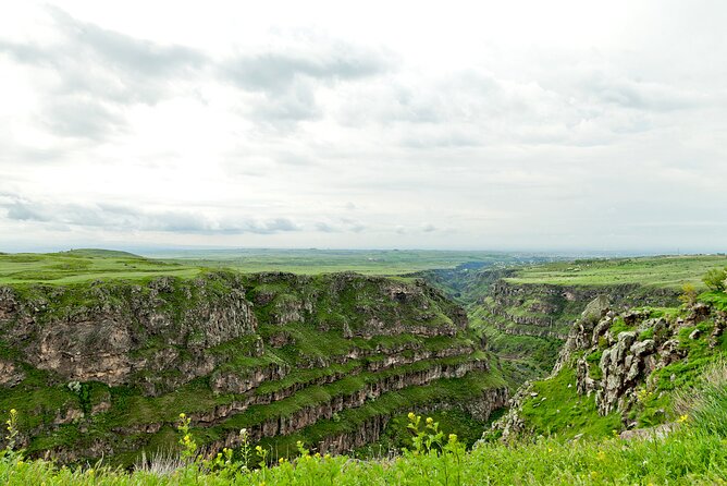 Group Tour: Hovhannavank, Saghmosavank, Chocolate House, Aghtsk - How the bilingual format affects the day
