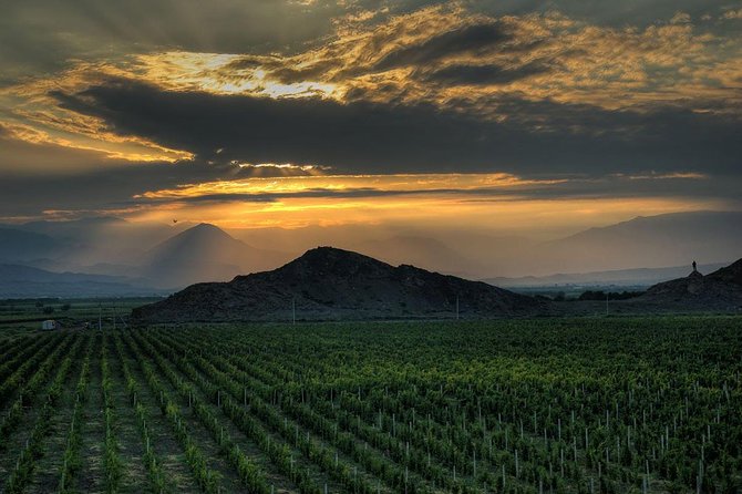 Group tour: Khor Virap, Noravank, Areni Winery and Cave - Lunch and wine at Hin Areni
