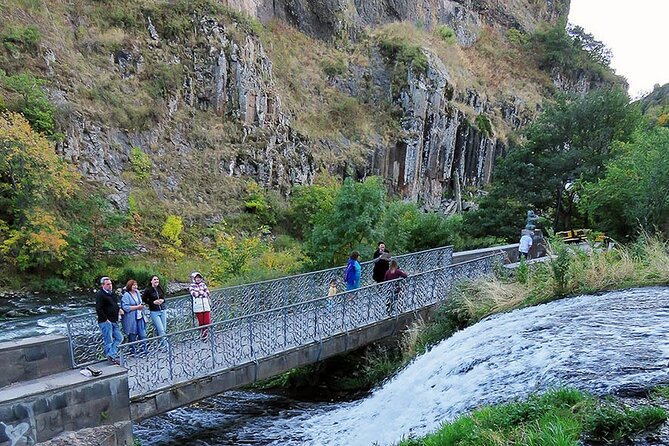 Guided tour: Khor Virap, Noravank Monastery, Areni, Jermuk - Food breaks and the pace of the day