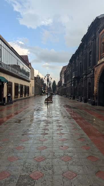 Gyumri: Private Guided Walking Tour By A Local Guide - What makes Aram’s guiding style useful