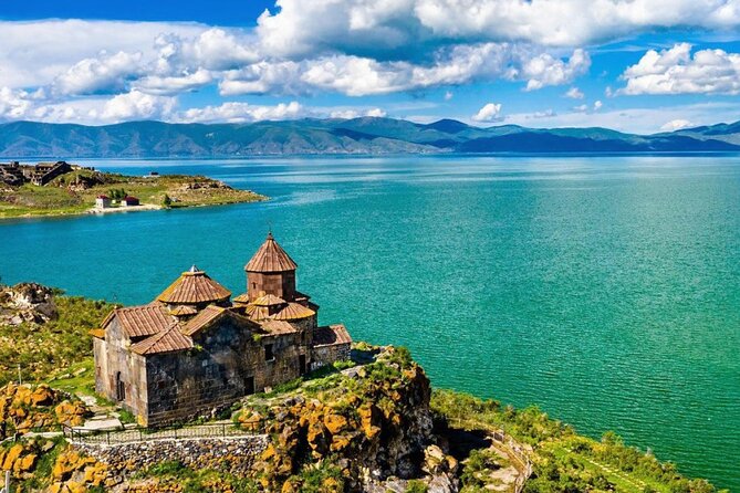 Lake Sevan, Hayravank, Noratus, Selim Pass, Jermuk, Areni - The best parts of this Armenia day trip