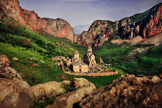 Noravank (free wine tastng,khor Virap) - The canyon road to Noravank