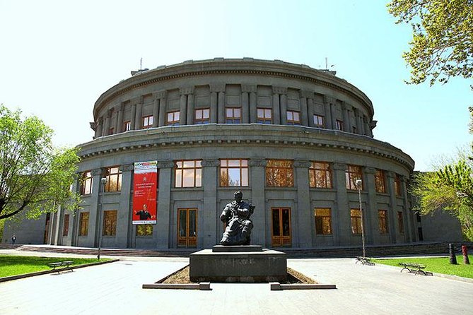 Observing city tour in Yerevan - Climbing the Cascade from Kentron