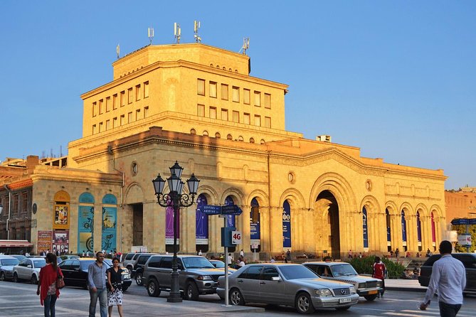 Private sightseeing and walking tour in Yerevan - Cafesjian Center for the Arts: monuments, views, and a better walk