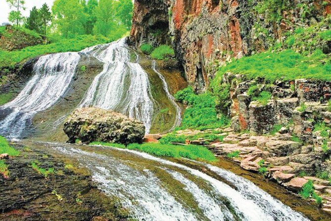 Private tour Jermuk, waterfall, Tatev Monastery and TaTev Ropeway - Who should book this Tatev and Jermuk day?