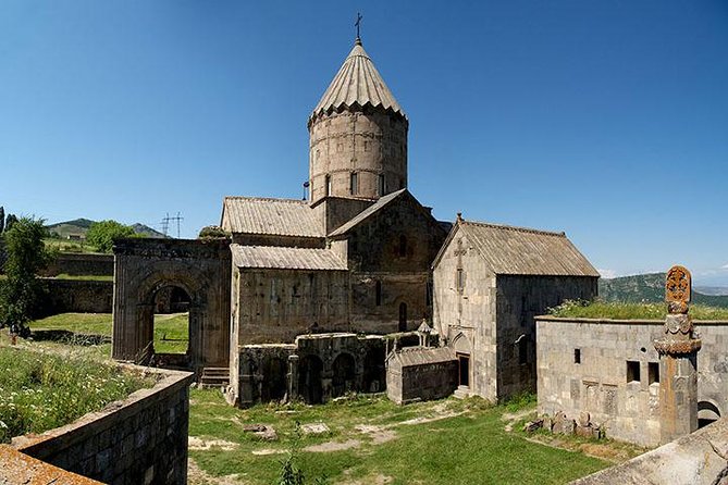 Private Tour to Areni winery, Tatev (ropeway), Khndzoresk (cave city) - Crossing the 160-meter Khndzoresk swinging bridge