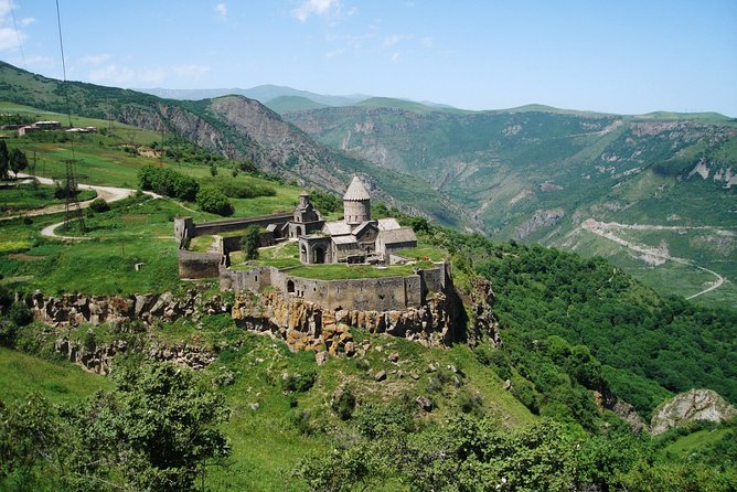 Private tour to Hin Areni winery, Tatev monastery & ropeway, Khndzoresk caves - Khndzoresk and its 160-meter swinging bridge