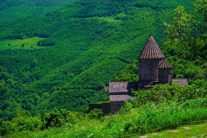 Tatev & Shaki Waterfall Guided Group Tour with Wine Tasting - What lunch is really like