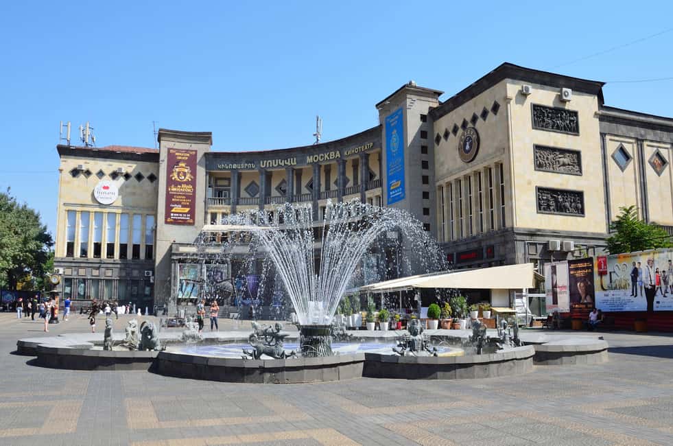 Yerevan: Private City Tour - Northern Avenue and the Newer City