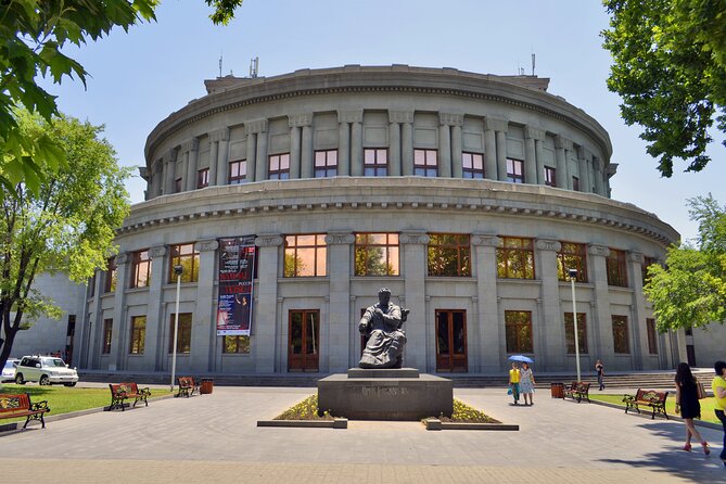 Yerevan: Private Sightseeing Tour - Opera House and Swan Lake, where locals gather